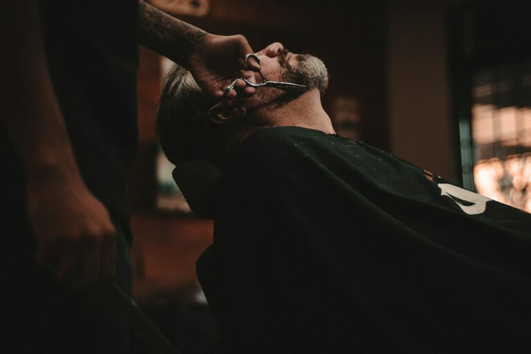 Marché masculin en coiffure : profiter du boom skincare homme